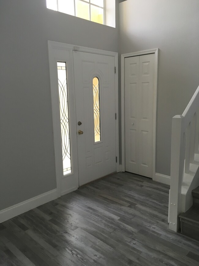 Building Photo - Updated Spacious Home in Oviedo
