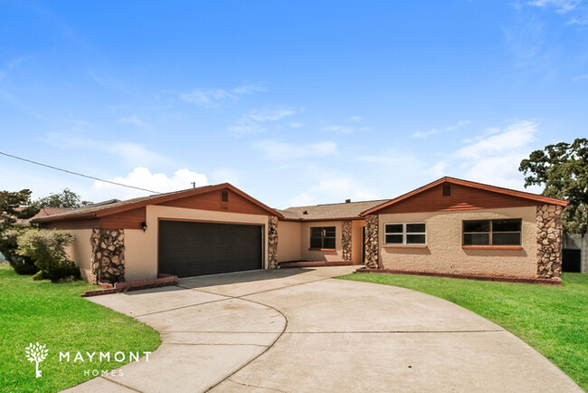 Building Photo - 5760 Cactus Cir