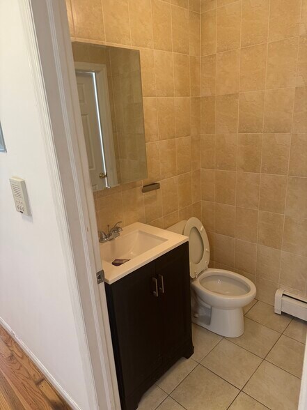 Building Photo - 1027 Wilcox Ave