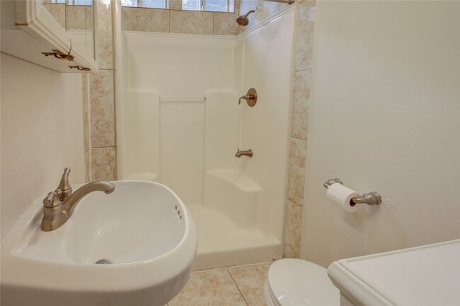 Building Photo - 2119 Kane St