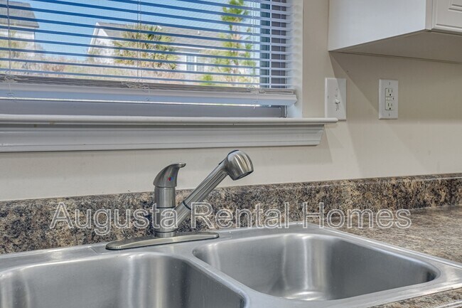 Building Photo - 633 Colston Ave