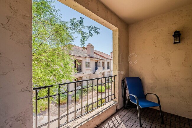 Building Photo - 9708 E Vía Linda