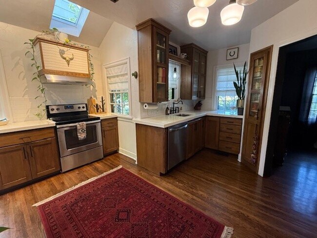 Building Photo - Beautiful 4 Bedroom Home