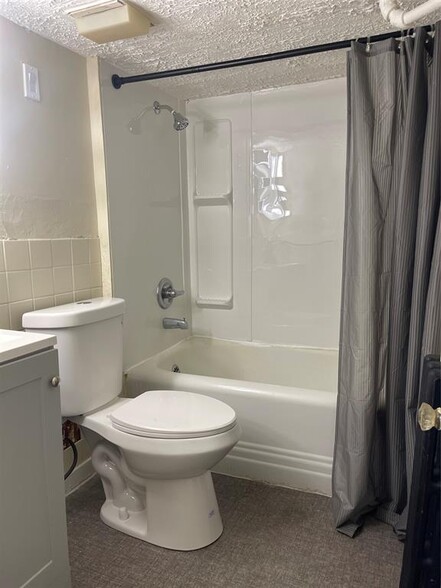Bathroom - 2108 Watson Blvd