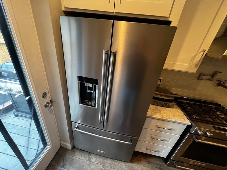 Kitchen - 435 Ridge St NW