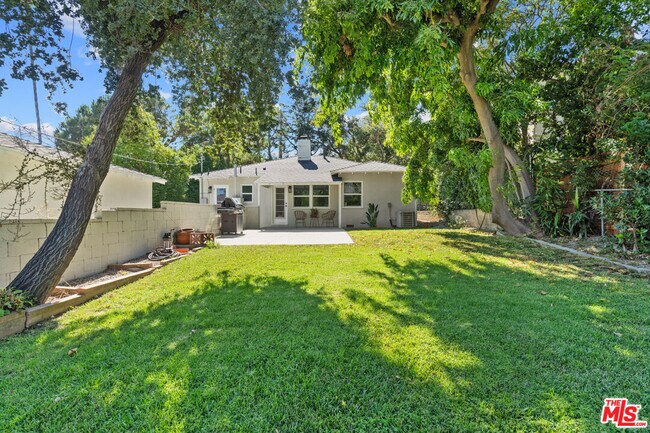 Building Photo - 4824 La Canada Blvd