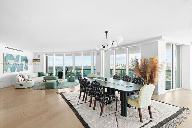 Building Photo - 1000 South Pointe Dr