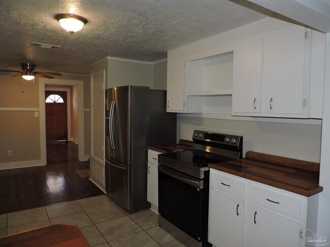 Building Photo - 916 E Hatton St