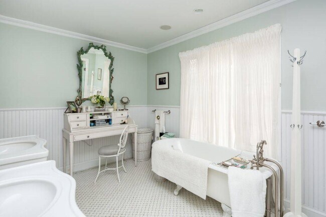 Building Photo - 246 Tuckahoe Ln