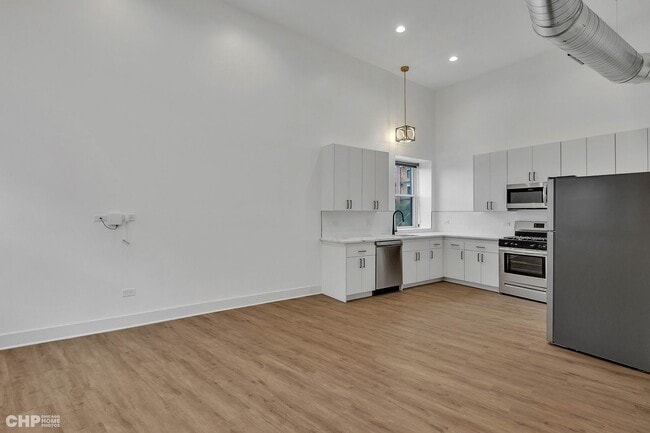 Building Photo - 4731 N Western Ave