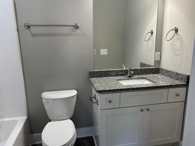 Building Photo - 2084 Ridgeview Dr NW