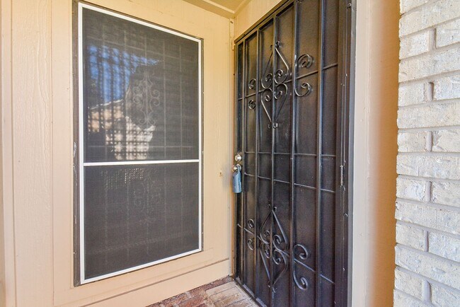 Building Photo - Charming Home for Rent in Southwest Houston !