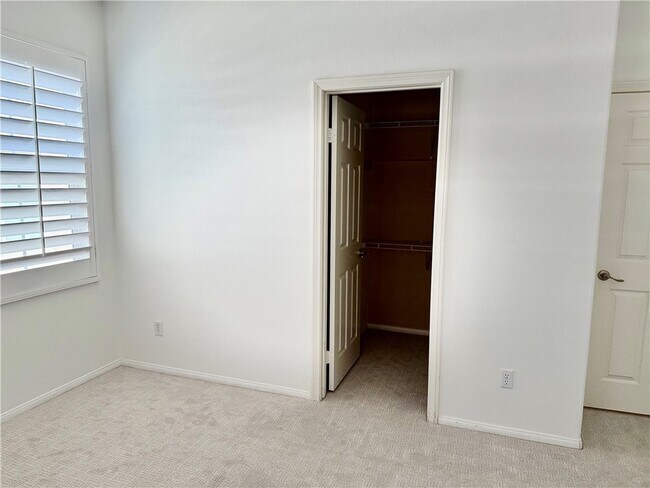 Building Photo - 9 Flintridge Ave