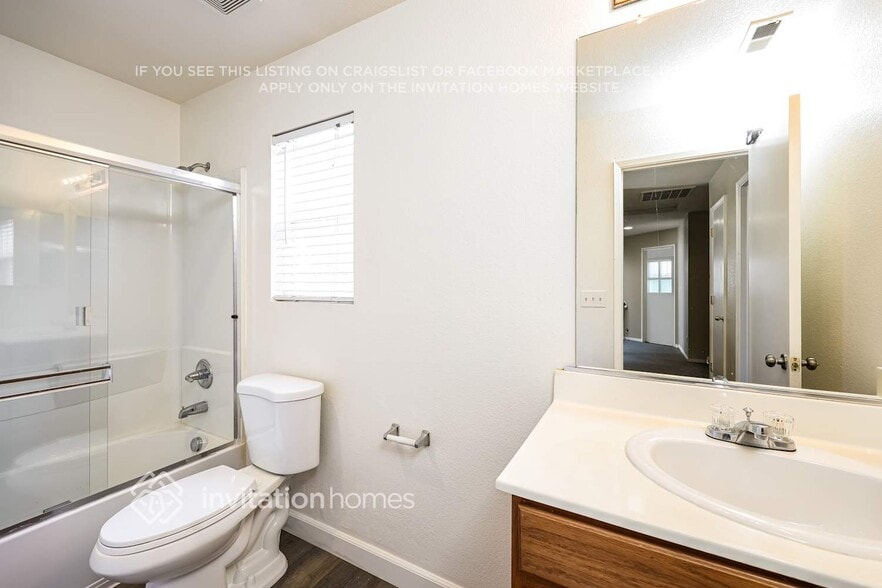 Building Photo - 3043 Roadrunner Dr