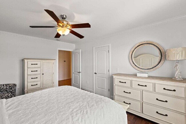 Building Photo - 112 Cherry Grove Dr