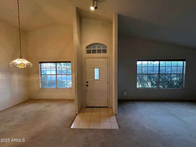 Building Photo - 4525 E Grovers Ave