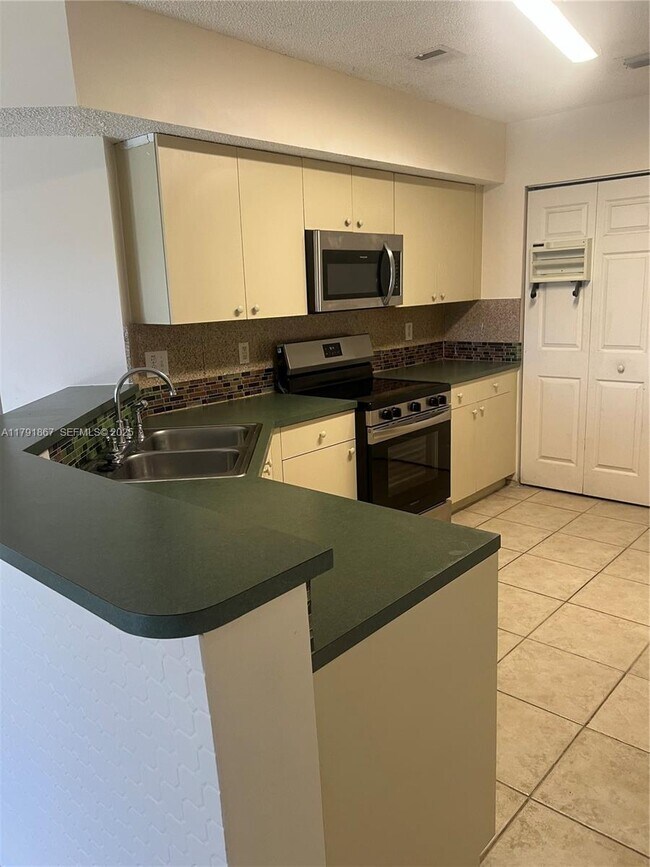 Building Photo - 5357 SW 125th Ave