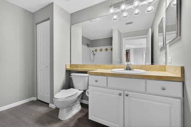 Building Photo - 6204 Myrtlewood Cir W