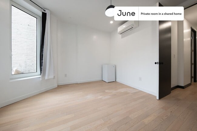 Building Photo - Room in Shared 4 bed/2 bath home in Ditmas Park