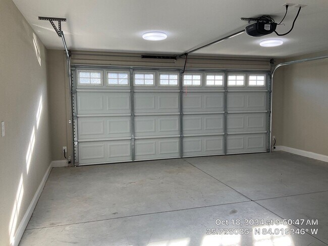 Building Photo - One Year Old - 3 Bedroom House