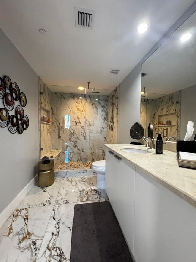 Building Photo - 2/2 in Marina Grande