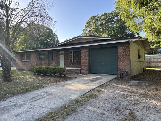Building Photo - 7525 Sharbeth Dr S