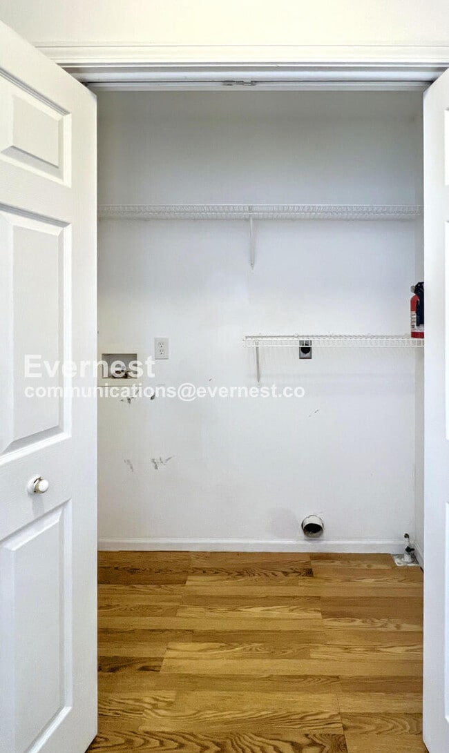 Building Photo - 928 SE 12 Terrace