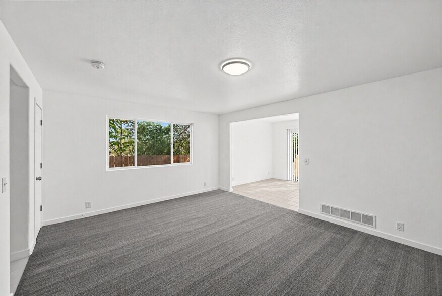 Building Photo - 6744 Hooker St