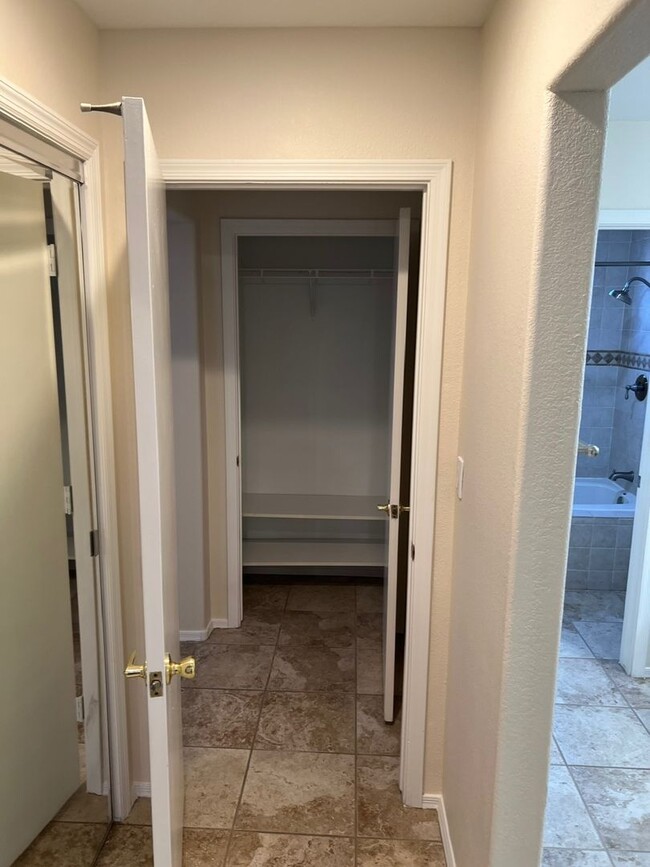 Building Photo - Move in Quick! 2 Bedroom Townhome in Sun C...