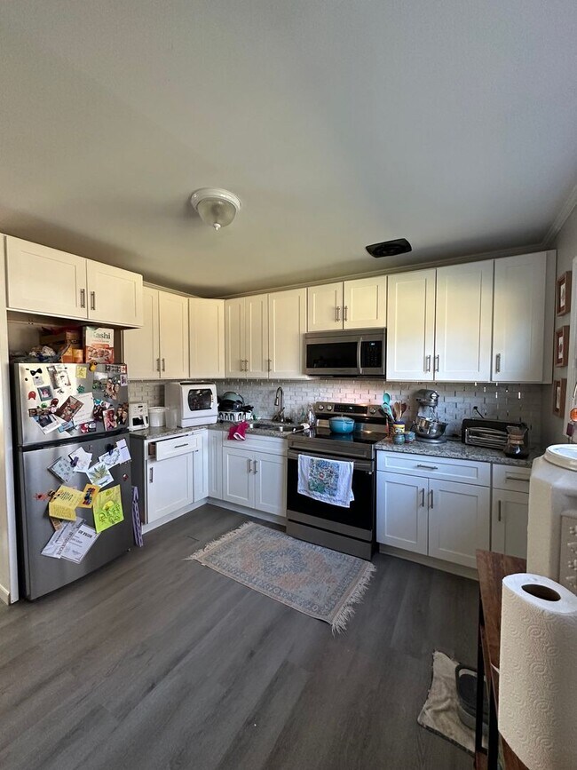 Building Photo - 4 Bedroom house on the East-side, Move-in August 10th 2026