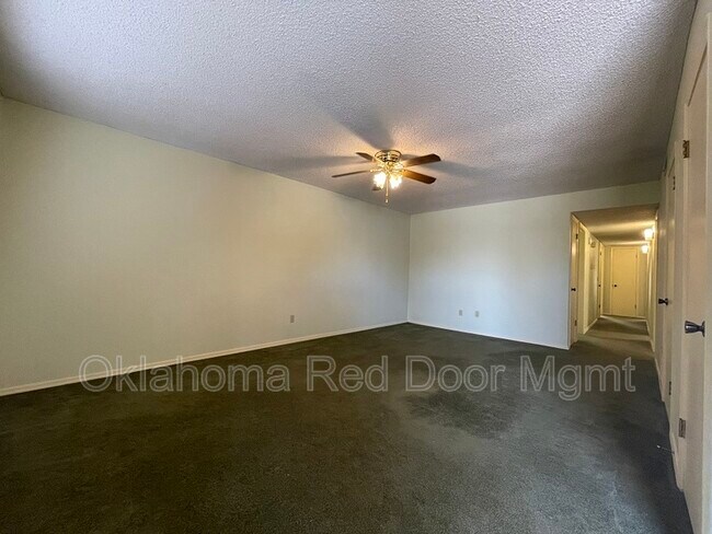 Building Photo - 1600 NE 5th St