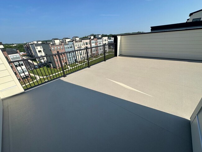 Building Photo - For Rent: Luxurious Short Pump Condo at Ga...