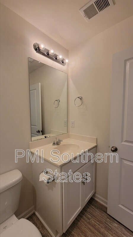 Building Photo - 31 Moorlyn Ln