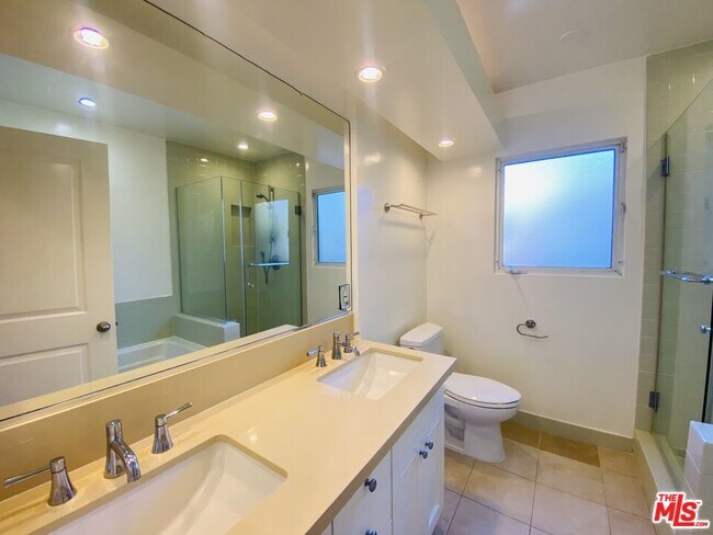 Building Photo - 3392 McLaughlin Ave