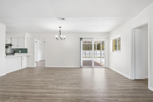 Building Photo - Amazing Pool Home!