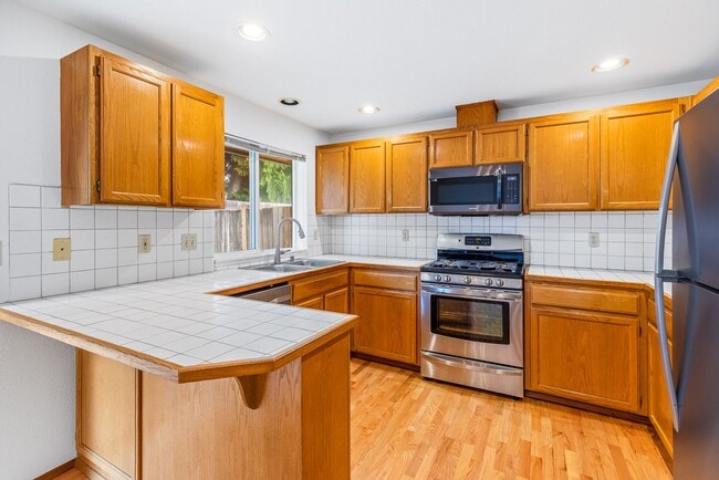 Building Photo - Duplex - 2 bedroom 2 bath