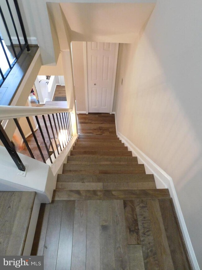 Building Photo - 8487 Springfield Oaks Dr