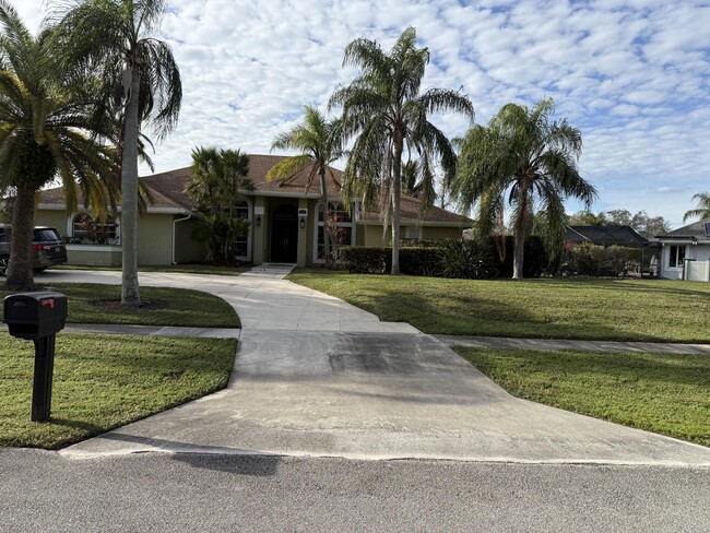 Building Photo - 1295 Longlea Terrace