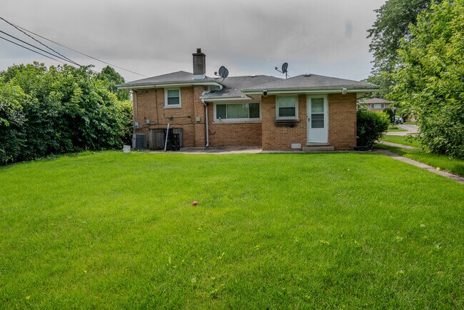 Building Photo - 9733 Karlov Ave