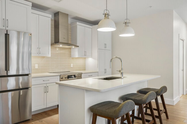 Building Photo - 1 US-1