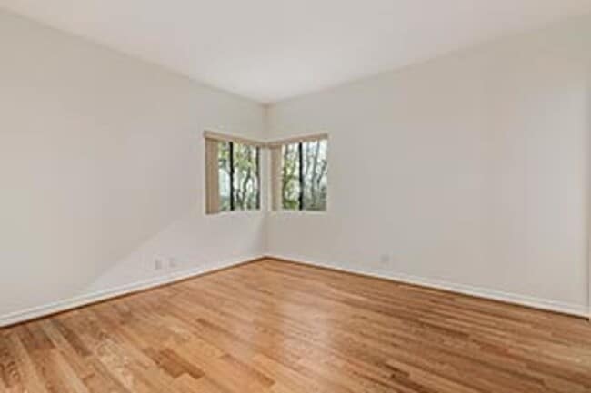 Building Photo - 1140 Alta Loma Rd