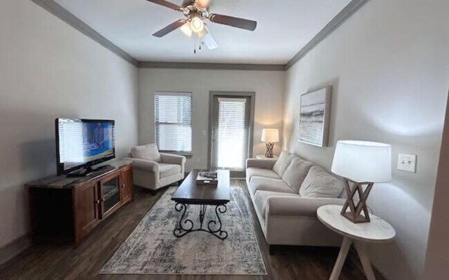 Primary Photo - 900 Venue Wy