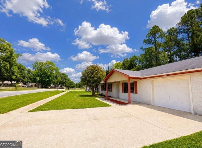 Building Photo - 603 Plantation Village Dr