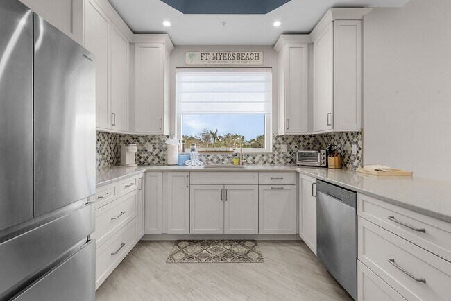 Building Photo - SPECTACULAR CUSTOM DESIGNED REMODELED 3 BR, 2 BTH