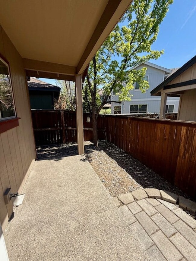 Building Photo - Lovely Corner Lot 3 Bedroom home with Land...