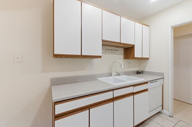 Building Photo - 965 S Idaho St