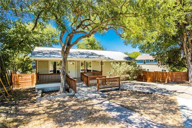 Building Photo - 1326 Delano St