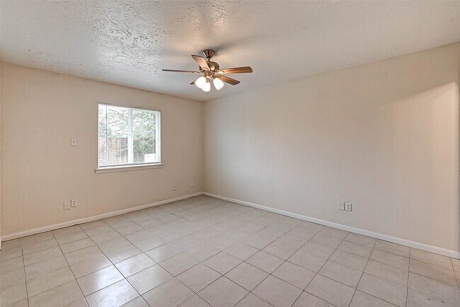 Building Photo - 17435 Glenmorris Dr