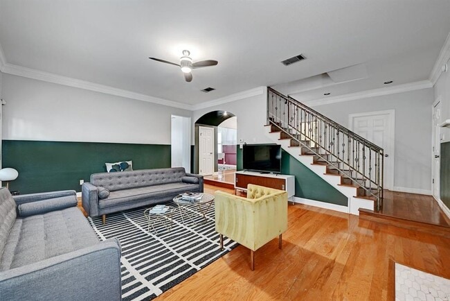 Building Photo - 1111 E Riverside Dr