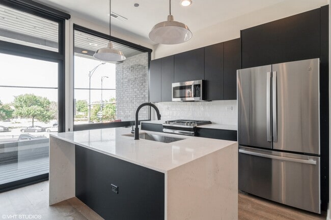 Building Photo - 1775 N Clybourn Ave